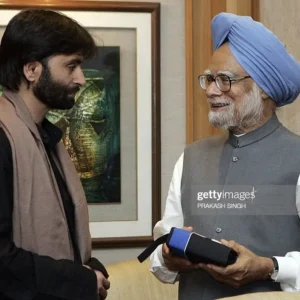 New Delhi, INDIA:  Indian Prime Minister Manmohan Singh (R talks with Jammu & Kashmir Liberation Front (JKLF) Chairman Yasin Malik  during a meeting in New Delhi 17 February 2006. Prime Minister Manmohan Singh is scheduled to hold crucial talks with pro-independence JKLF Chairman Yasin Malik a week ahead of proposed roundtable talks on Kashmir with political leaders, separatists and other groups. AFP PHOTO/Prakash SINGH  (Photo credit should read PRAKASH SINGH/AFP via Getty Images)